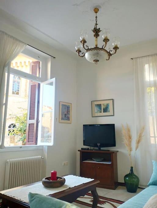 Calliope'S Neoclassical Home In The Heart Of Plaka Athens Ngoại thất bức ảnh